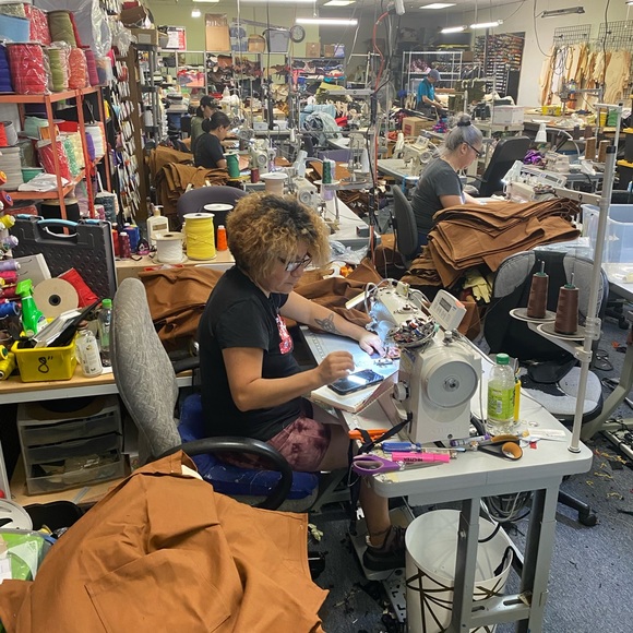 Meet your Posher, Manny - Picture 2 of 3